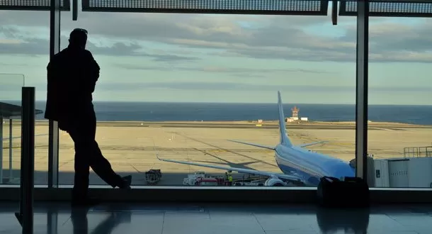Los cargos de las aerolíneas que más irritan a los viajeros