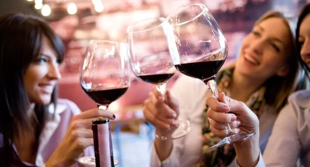 Consejos para elegir bien el vino (y parecer un experto sumiller)