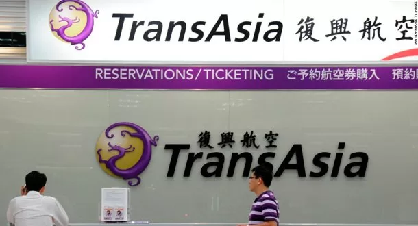 TransAsia suspende 90 vuelos por entrenar a sus pilotos tras accidente