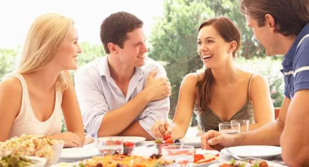 Las reglas que debes seguir cuando cenás en otro país