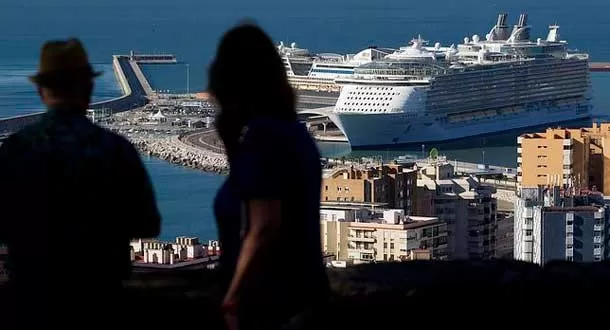 El puerto de Málaga recibe el Allure of the Seas, el barco más grande del mundo