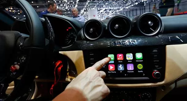 7 aplicaciones móviles imprescindibles para llevar en el coche