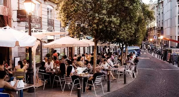 España cierra el primer cuatrimestre del año con récord en el gasto de los turistas internacionales