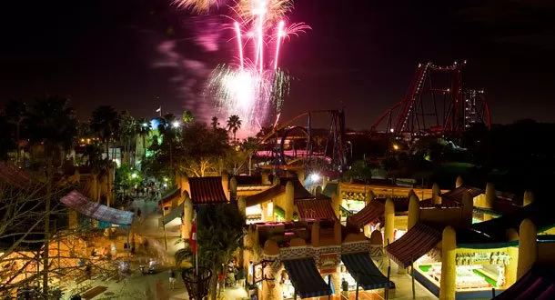 Las noches se ponen candentes este verano en Busch Gardens y Adventure Island