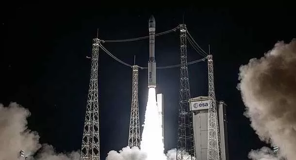 La Agencia Espacial Europea lanza un satélite para vigilar el medio ambiente