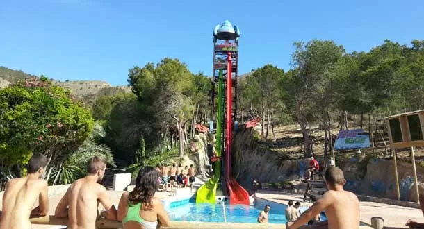 Verti-Go, trece pisos de caída acuática y pura adrenalina en Benidorm