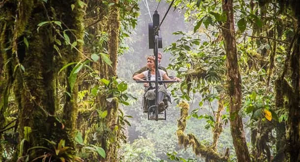 Recorriendo la selva de Ecuador en el paseo en bicicleta más asombroso