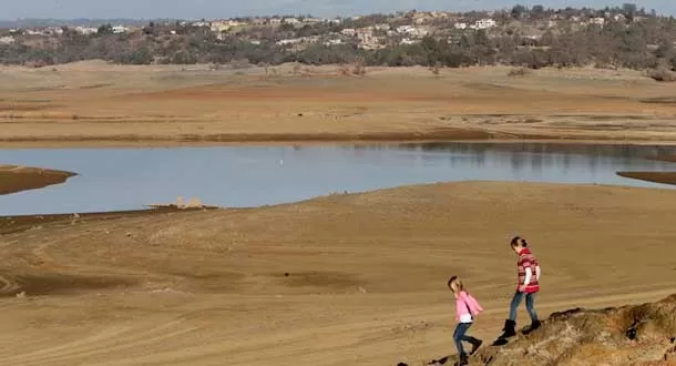 California se queda sin agua, le queda suficiente para un año más
