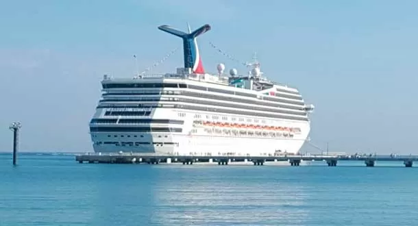 El muelle de Amber Cove recibe su primer crucero