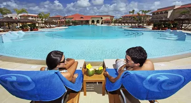 Grand Palladium Imbassaí trae innovación y anuncia el lanzamiento de room service, dentro del complejo