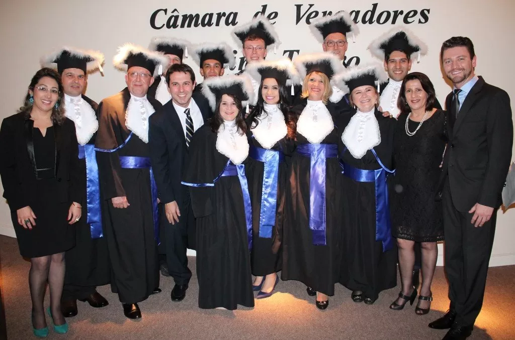 EDUARDO ZORZANELLO ESCOLHIDO PARANINFO DO CURSO DE GUIAS DE TURISMO DO COLÉGIO CENECISTA DE GRAMADO