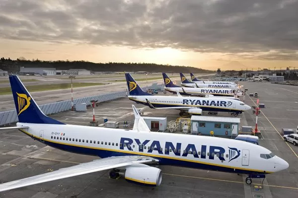 Ryanair llegó en 2015 a 30 millones de pasajeros en España y Vueling superó los 20 millones
