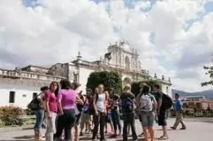 EMPRESARIOS TURÍSTICOS SALVADOREÑOS ENFOCADOS EN CHILE