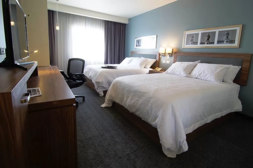 HAMPTON INN & SUITES BY HILTON ABRE EN SALAMANCA, MÉXICO