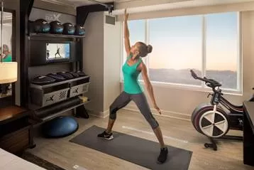 HILTON TIENE UNA NUEVA HABITACION: «FIVE FEET TO FITNESS»