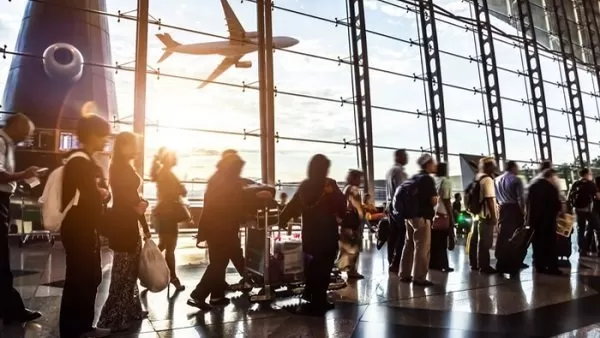 Cómo puede la transformación digital generar beneficios en eficiencia y costos para los aeropuertos