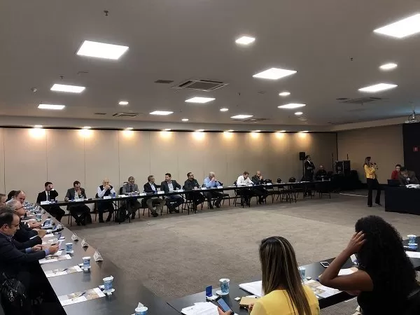 Abracorp celebra parceria com Accor e Gol