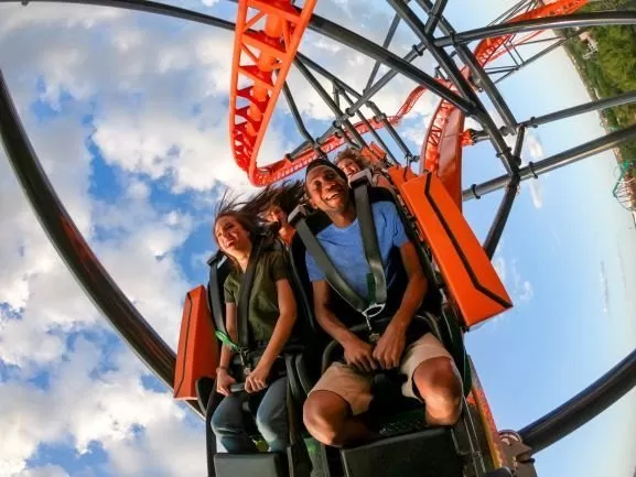 Tigris, la montaña rusa de triple lanzamiento