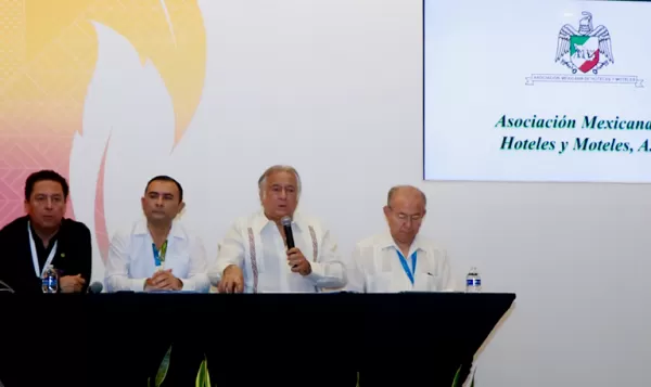 Torruco critica financiamiento público que se daba al hotelero