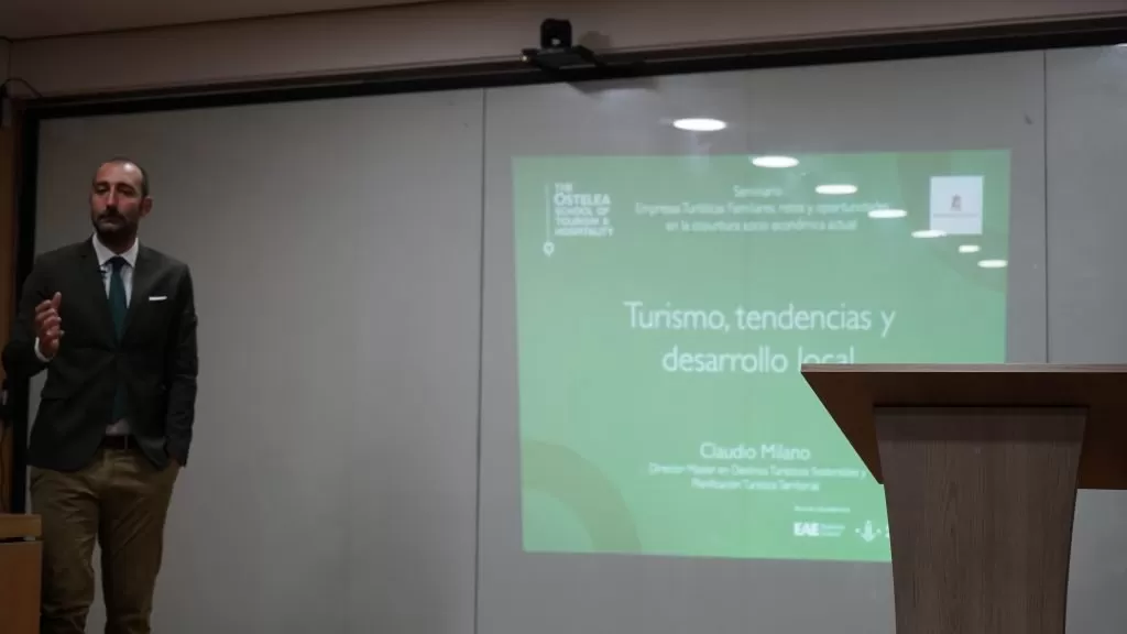 Ostelea inaugura el Seminario sobre Empresas Turísticas Familiares en la Universidad de Cuenca en Ecuador