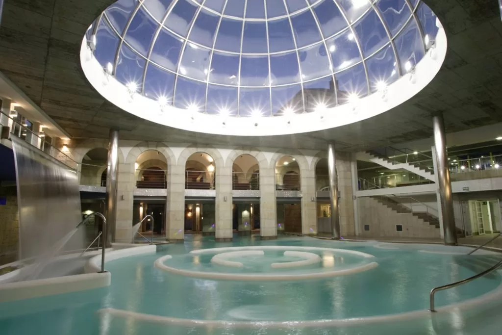 Balneario de Mondariz lidera el ranking de los destinos elegidos por las españolas para viajes individuales