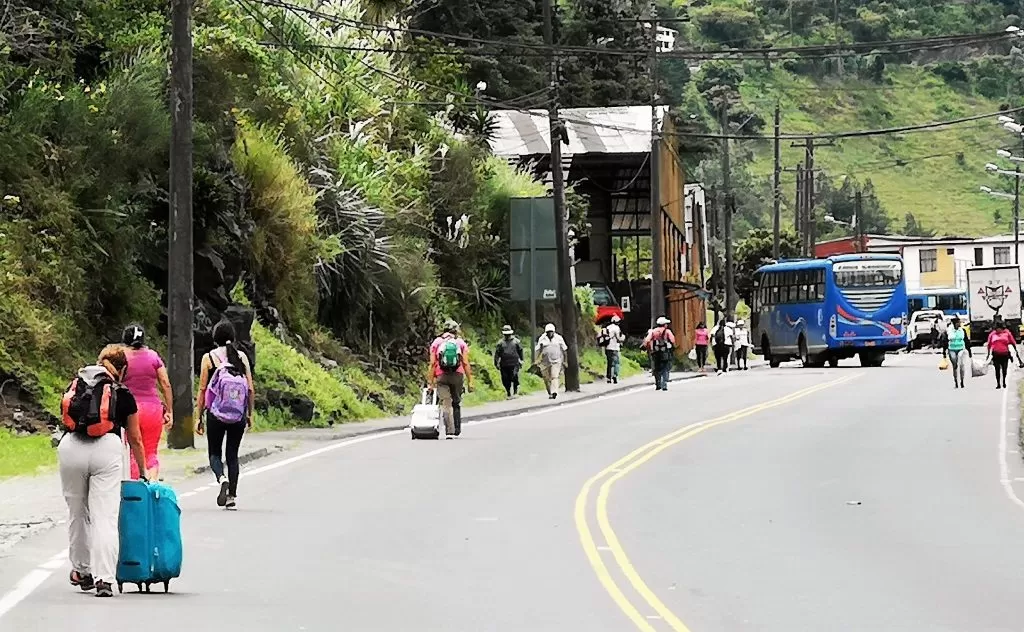 ECUADOR.- LA PRIMERA VICTIMA: EL TURISMO