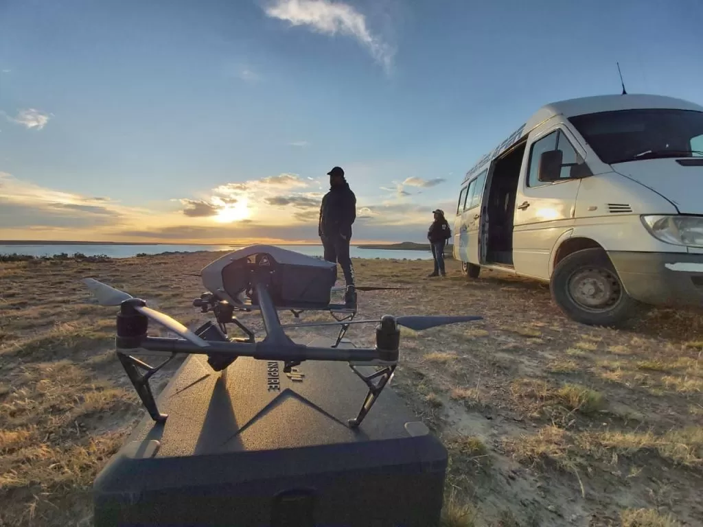 Puerto Deseado España. Un equipo de documentalistas visitó Isla Pingüino y el Puerto Deseado