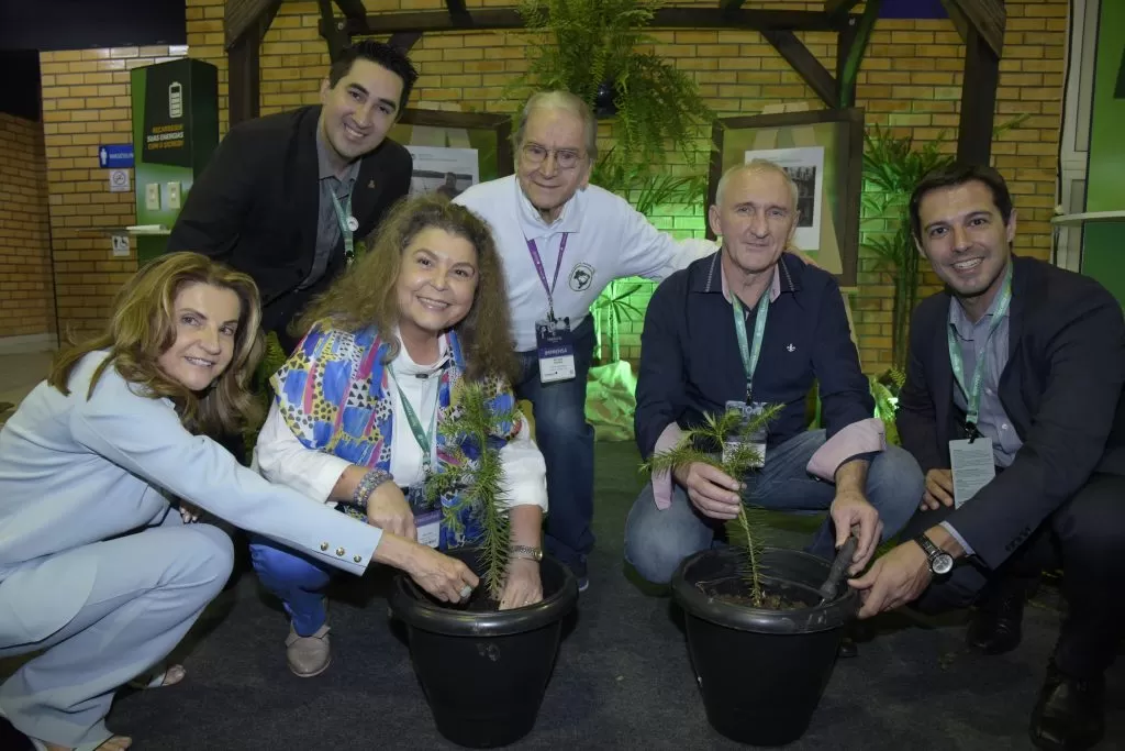 Árbol de integración. Hilario Krauspenhar y Ana Baéz reciben homenaje