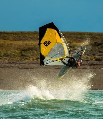 El windsurf se da cita una vez más en las aguas de la Ría Deseado.