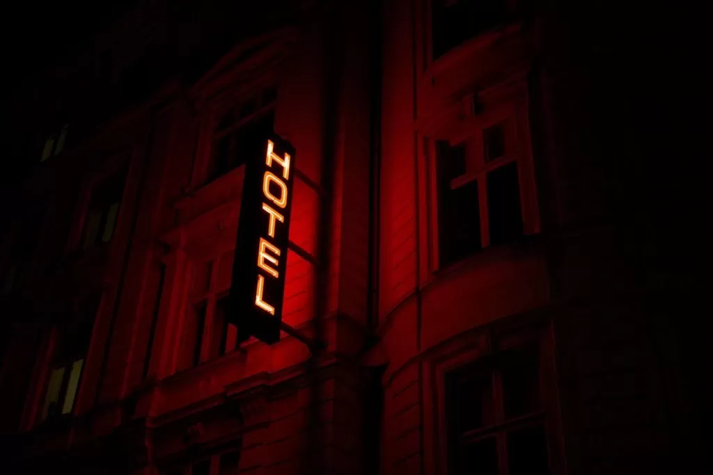 ¿Cómo actuar si se confirma un positivo por coronavirus en nuestro hotel?