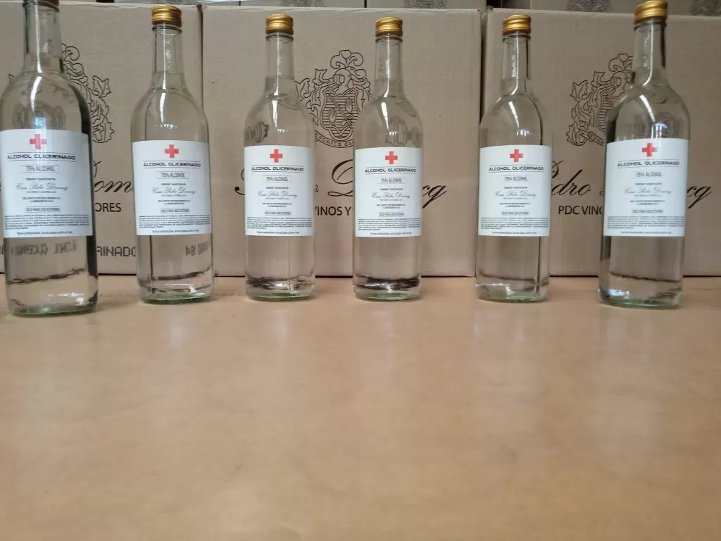 Casa Pedro Domecq produce alcohol glicerinado para entregar a centros de salud del país durante la emergencia del Covid-19