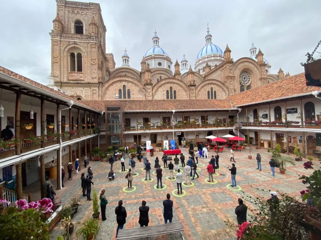 Plaza de las Flores ya tiene la insignia “Cuenca Biosegura y Sostenible”