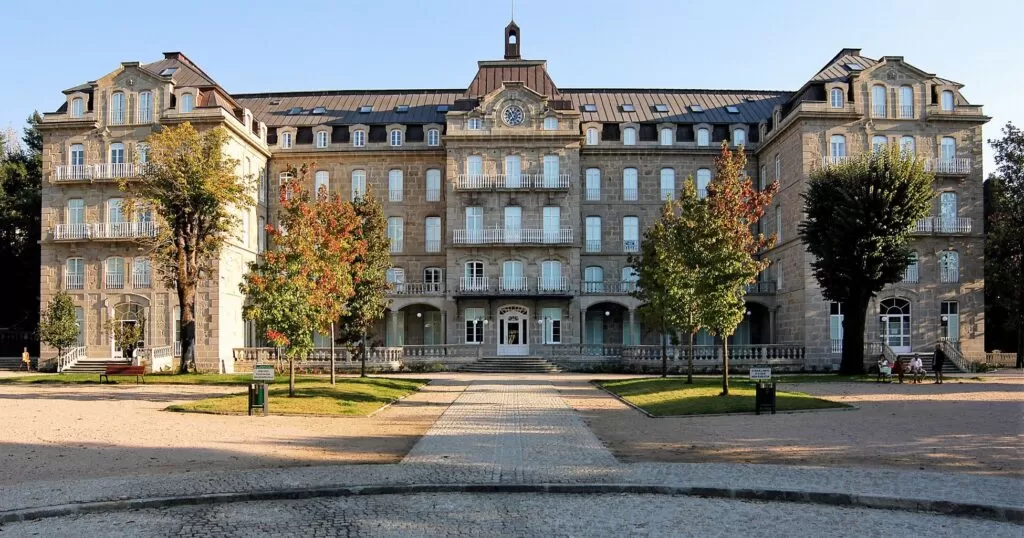Balneario de Mondariz, relajarse y disfrutar en un espacio que guarda, entre sus paredes, la historia de tres siglos