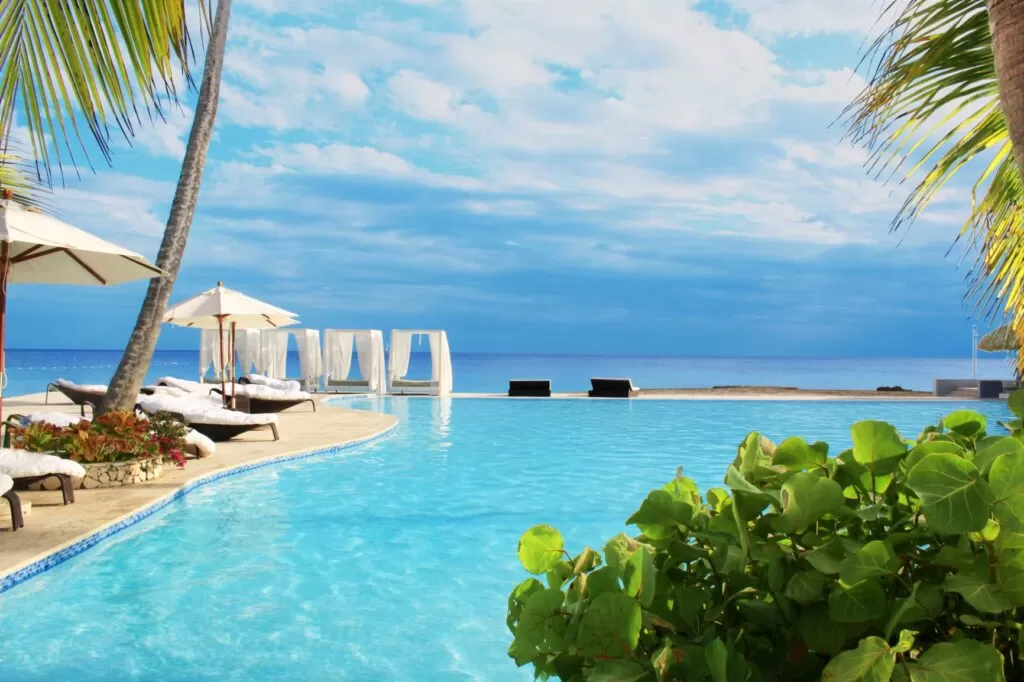 Con una inversión de RD$3,500 millones; Viva Wyndham inicia construcción hotel en Miches