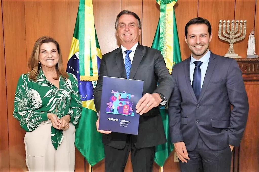 Presidente da República e Ministro do Turismo recebem convites para o Festuris 2021