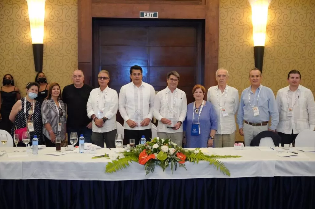 FIPETUR entrego reconocimiento en inauguración del DATE 22