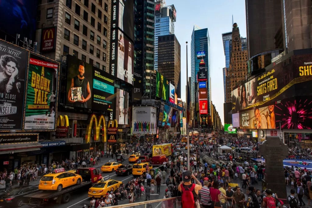 NYC & COMPANY INVITA A LOS VISITANTES A EXPLORAR MANHATTAN COMO UN NEOYORQUINO