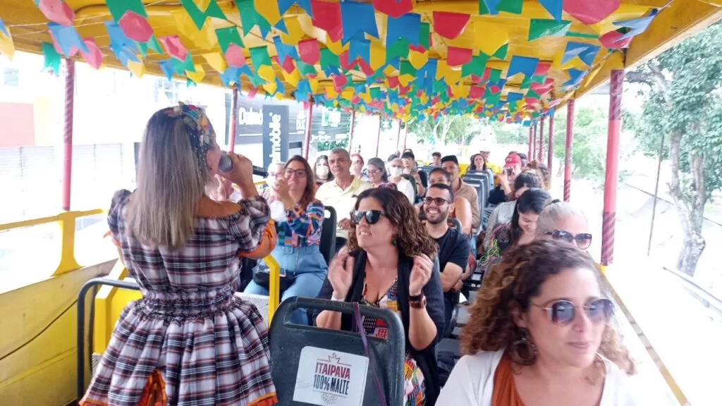 CAMPINA GRANDE   SÃO JOÃO SÓ ACABA NO FINAL DE SEMANA E ÔNIBUS DO FORRÓ SE TRANSFORMA NA MAIOR ATRAÇÃO DA FESTA