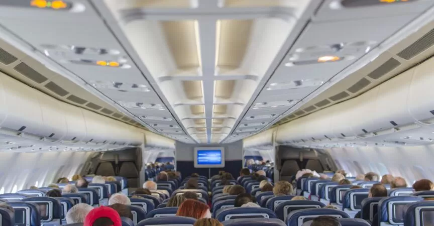 Buscan regular el tamaño de los asientos de los aviones.