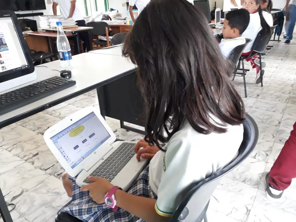 Solo 2 de cada 10 profesionales en ingeniería de sistemas en Colombia, son mujeres