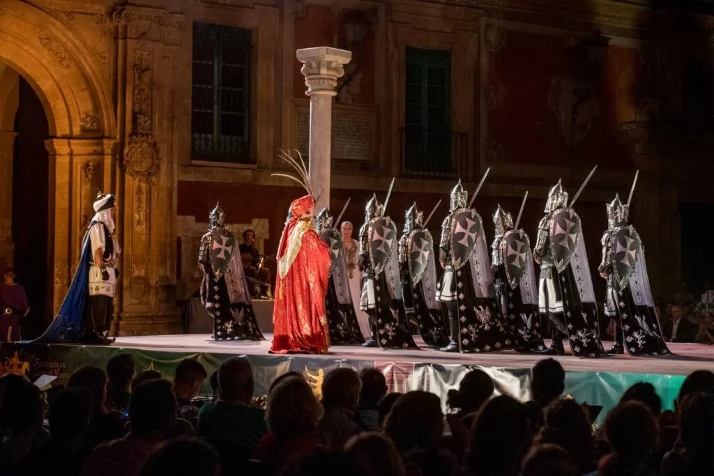 Moros y cristianos nunca se entendieron mejor que en su fiesta en Murcia