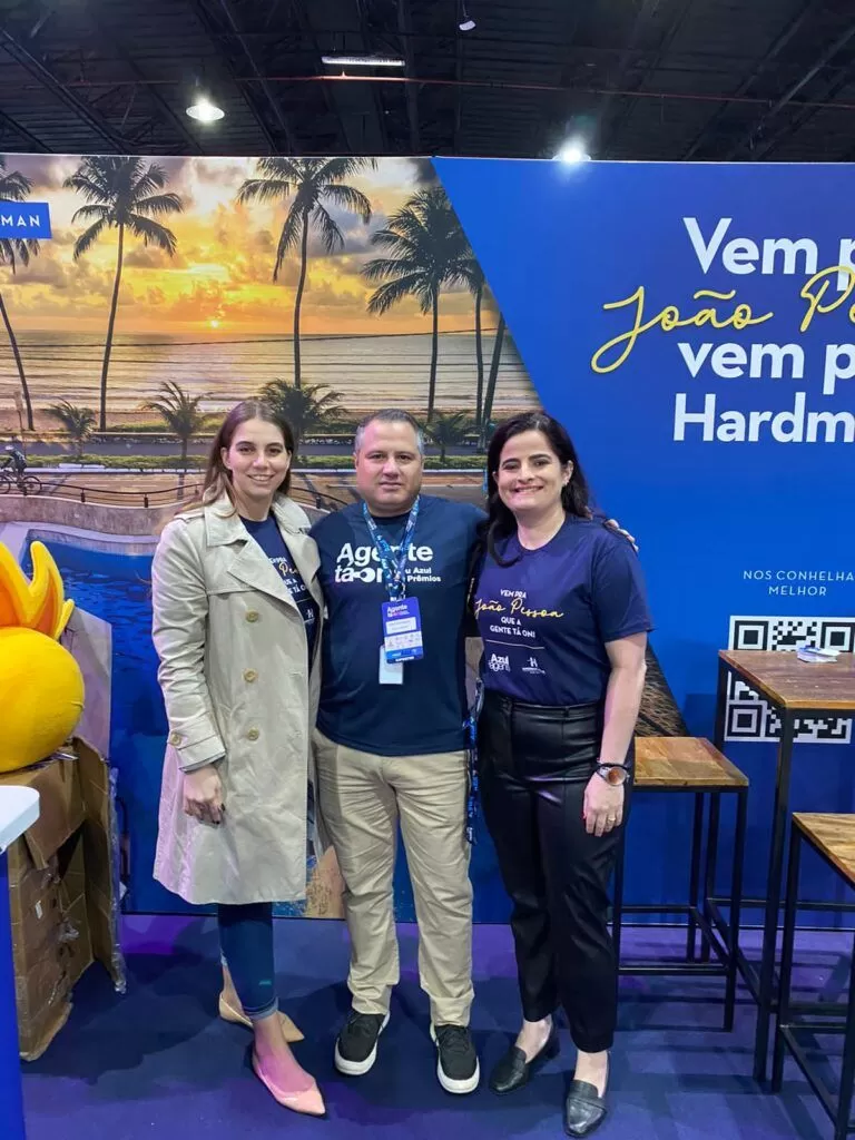 Hardman Praia Hotel divulga infraestrutura e serviços em feira da Azul Viagens, em Campinas