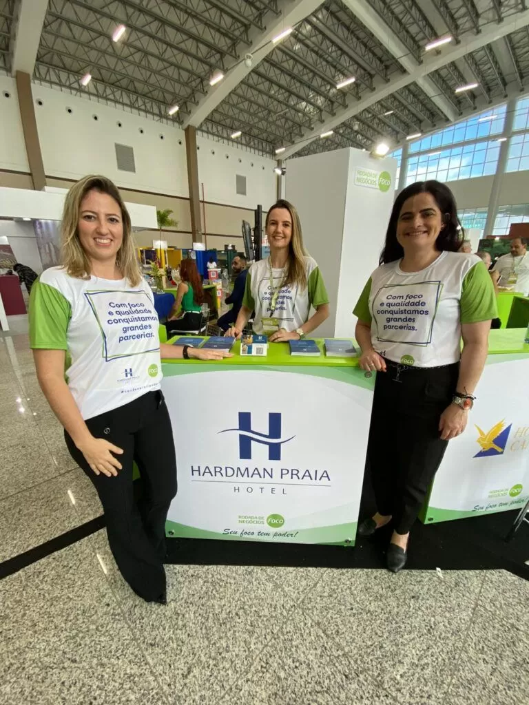 Hardman Praia Hotel divulga infraestrutura para mais de 650 agentes de viagens do Nordeste