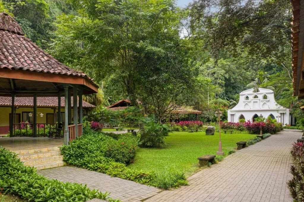 Los niños se hospedan gratis este mes en hotel Villa Lapas Costa Rica