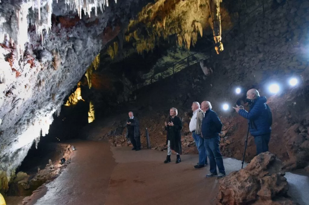 Cantabria.- El Soplao, una de las cinco mejores cuevas del mundo por sus formaciones excéntricas.