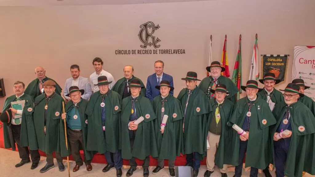La Cofradía de los Cocidos de Cantabria celebró su Gran Capítulo.