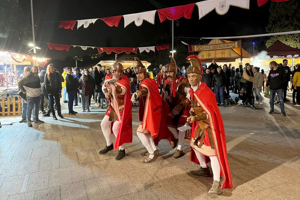 Más de 30.000 personas visitan el I Mercat Iberoromà de   Santa Coloma de Gramenet, que concluye este domingo
