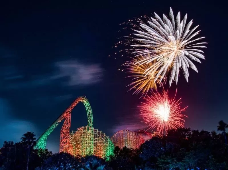 Christmas Town en Busch Gardens Tampa Bay celebra una década de alegría navideña con nuevos espectáculos, experiencias interactivas y fuegos artificiales