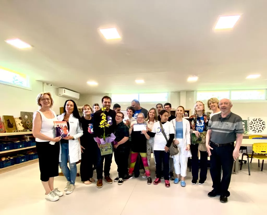 Doações do projeto Festuris Cuida são entregues