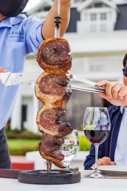 Fogo Rodizio Resort el lugar de la mejor gastronomía y vistas de la ciudad en Costa Rica